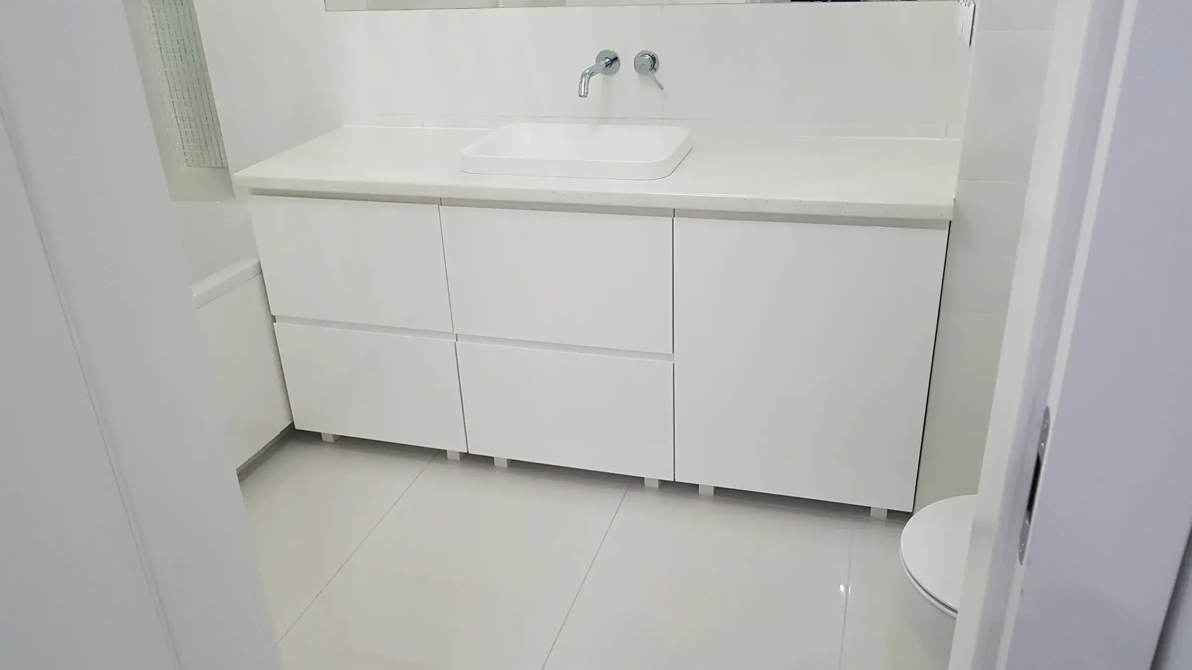 Zabudowa łazienki i pralki na wysoki połysk